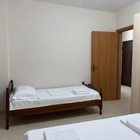 Dahlia In Appartement